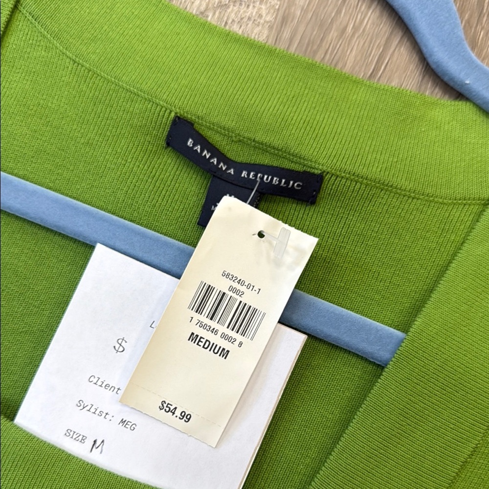 🍁Banana Republic Vibrant Green Top - Picture 2 of 7